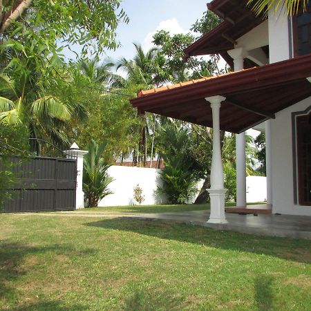 Falcon Villa Індурува Екстер'єр фото